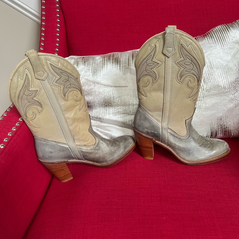 Western style mid-calf boots